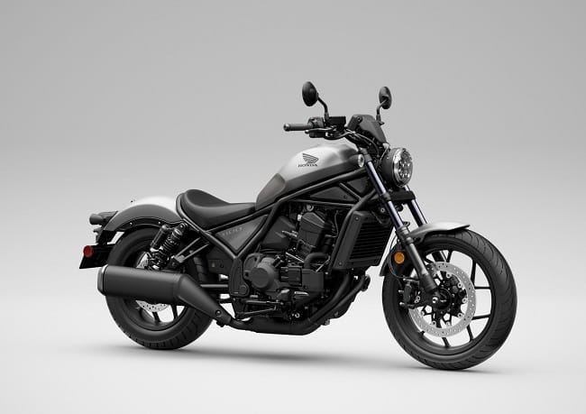 PT Astra Honda Motor (AHM) menghadirkan penyegaran pada big bike New Rebel 1100 melalui pilihan warna terbaru Matte Beta Silver Metallic