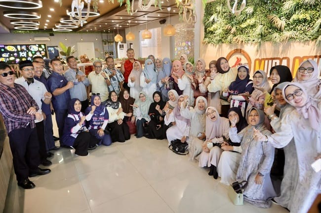 Silaturahmi dengan Masyarakat Aceh di Makassar, Kak Na Bangga atas Kekompakan Perantau Aceh. (Ist) Silaturahmi dengan Masyarakat Aceh di Makassar, Kak Na Bangga atas Kekompakan Perantau Aceh. (Ist)