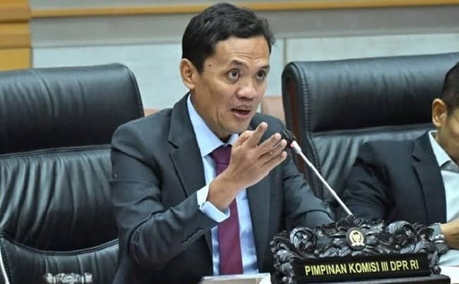 Konferensi pers Pimpinan dan Anggota Komisi III DPR RI untuk menyikapi pengusutan dugaan korupsi pengadaan batu bara oleh Kortas Tipikor Polri, Kamis (9/7/2026). Konferensi pers Pimpinan dan Anggota Komisi III DPR RI untuk menyikapi pengusutan dugaan korupsi pengadaan batu bara oleh Kortas Tipikor Polri, Kamis (9/7/2026).
