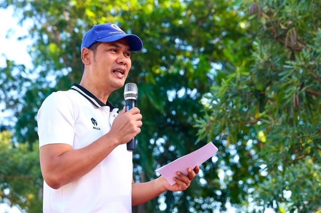 Sekda Aceh, M. Nasir, S.IP, MPA, saat memberikan sambutan sekaligus meluncurkan (launching) Pelaksanaan Sensus Ekonomi 2026 (SE2026) yang diselenggarakan Badan Pusat Statistik (BPS) Aceh di Halaman Stadion Harapan Bangsa, Banda Aceh, Minggu (12/7/2026). (Foto: Biro Adpim Setda Aceh)