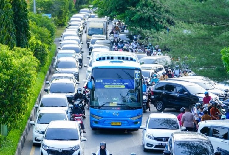 Hari Pertama Sekolah, Ruas Jalan Utama di Banda Aceh Dipadati Kendaraan Foto: Dishub Aceh