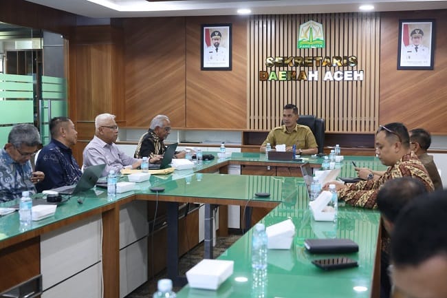 TERIMA KUNJUNGAN – Sekda Aceh M Nasir menerima kunjungan manajemen PT Indoasia Oil Tank Terminal di Ruang Rapat Sekda Aceh, Banda Aceh, Senin (13/7/2026). TERIMA KUNJUNGAN – Sekda Aceh M Nasir menerima kunjungan manajemen PT Indoasia Oil Tank Terminal di Ruang Rapat Sekda Aceh, Banda Aceh, Senin (13/7/2026).