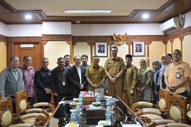 Wagub Aceh, Fadhlullah, menerima audiensi Kepala LLDIKTI Wilayah XIII Aceh bersama para pimpinan PTS se-Aceh di ruang rapat Wakil Gubernur Aceh, Selasa (21/7/2026). Wagub Aceh, Fadhlullah, menerima audiensi Kepala LLDIKTI Wilayah XIII Aceh bersama para pimpinan PTS se-Aceh di ruang rapat Wakil Gubernur Aceh, Selasa (21/7/2026).