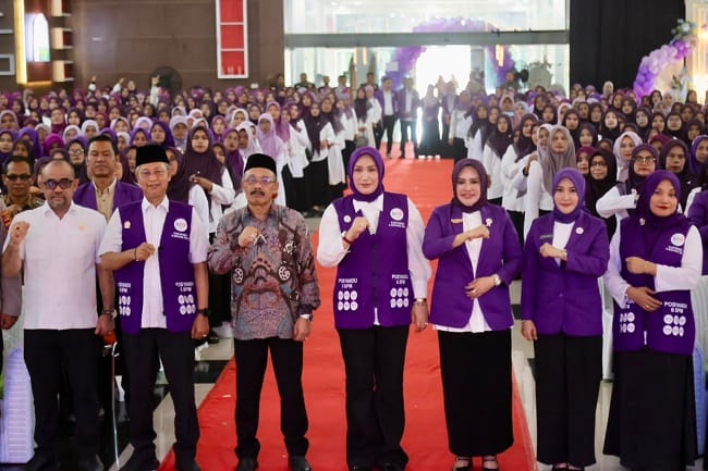 Foto:Marlina, saat memberikan sambutan pada Rapat Koordinasi Posyandu Kabupaten Pidie tahun 2026, di Pidie Convention Center, Selasa (21/7/2026). Foto:Marlina, saat memberikan sambutan pada Rapat Koordinasi Posyandu Kabupaten Pidie tahun 2026, di Pidie Convention Center, Selasa (21/7/2026).