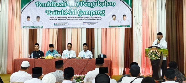 Kepala Dinas Syariat Islam Kabupaten Aceh Besar Rusdi, S.Sos., M.Si., mewakili Bupati Aceh Besar menyampaikan sambutan dan arahannya pada kegiatan pembinaan dan pengukuhan Baitul Mal Gampong Aceh Besar, di Dekranasda Aceh Besar, Gampong Gani Kecamatan Ingin Jaya, Rabu (22/7/2026). FOTO/ MC ACEH BESAR Kepala Dinas Syariat Islam Kabupaten Aceh Besar Rusdi, S.Sos., M.Si., mewakili Bupati Aceh Besar menyampaikan sambutan dan arahannya pada kegiatan pembinaan dan pengukuhan Baitul Mal Gampong Aceh Besar, di Dekranasda Aceh Besar, Gampong Gani Kecamatan Ingin Jaya, Rabu (22/7/2026). FOTO/ MC ACEH BESAR