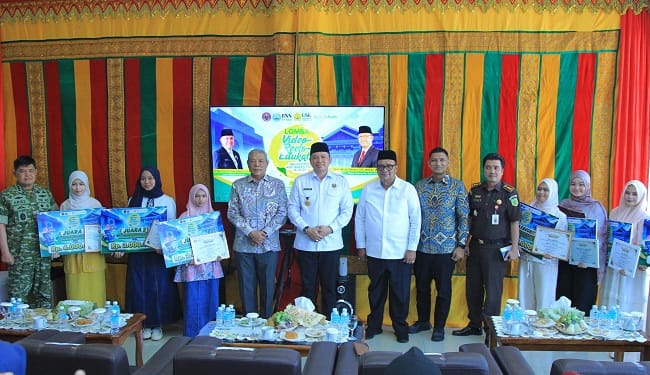 Wakapolda Aceh Brigjen Pol. Ari Wahyu Widodo, S.I.K. (ke empat kiri), menghadiri peringatan HANI 2026 yang digelar di Aula Kantor BNNP Aceh, Banda Aceh, Kamis (23/7/2026).