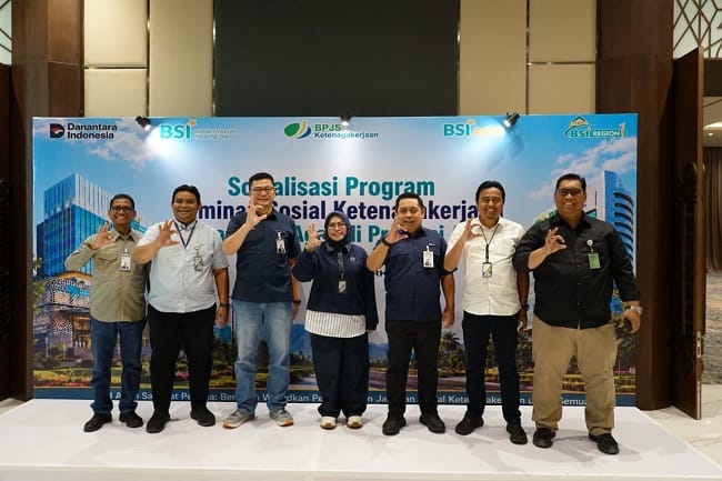 PT Bank Syariah Indonesia Tbk (BSI) bersama BPJS Ketenagakerjaan memperkuat kolaborasi dalam memperluas akses kepesertaan jaminan sosial ketenagakerjaan melalui jaringan BSI Agen. PT Bank Syariah Indonesia Tbk (BSI) bersama BPJS Ketenagakerjaan memperkuat kolaborasi dalam memperluas akses kepesertaan jaminan sosial ketenagakerjaan melalui jaringan BSI Agen.