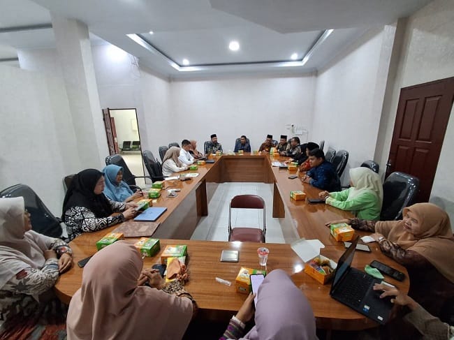 Suasana rapat koordinasi Program Doktor Studi Islam Pascasarjana UIN Ar-Raniry Banda Aceh bersama Pascasarjana UIN Syekh Ali Hasan Ahmad Addary Padangsidimpuan dalam rangka visitasi akademik, Jumat (24/7/2026).