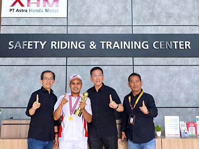 Rinaldi, teknisi dari PT Capella Dinamik Nusantara (Capella Honda) Wilayah Aceh, berhasil menyabet gelar Juara 2 kategori Teknisi Pit Reguler pada ajang bergengsi Astra Honda Motor Technical Skill Contest (AHM-TSC) 2026.