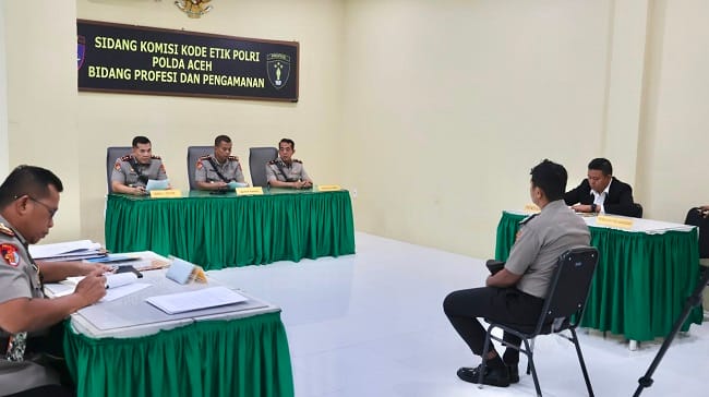 Komisi Kode Etik Polri (KKEP) melakukan sidang di Ruang Sidang Bidpropam Polda Aceh, Selasa (28/7/2026). (Foto: Dok. Polda Aceh)