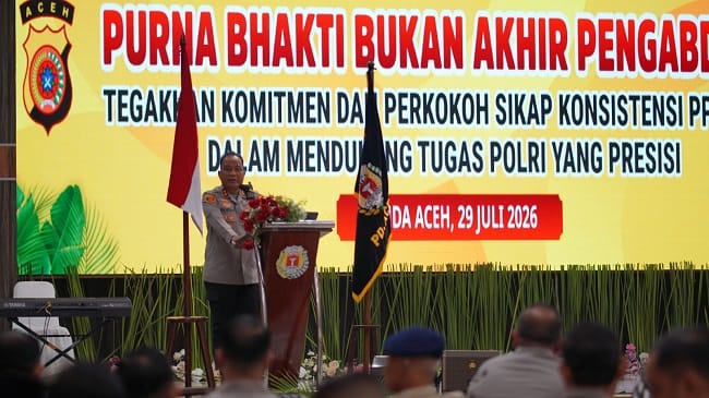 Foto: Kapolda Aceh menyampaikan arahan pada acara purna bhakti personel Polri di Polda Aceh, Rabu (29/7/2026).