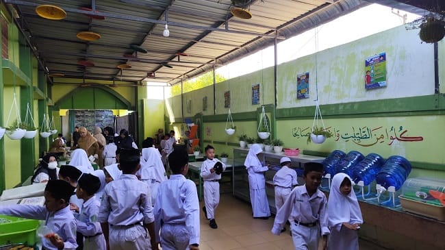 Suasana audit kantin dan monitoring keamanan pangan di salah satu sekolah di Aceh Besar yang dilakukan tim BBPOM di Banda Aceh dalam rangka pembudayaan keamanan pangan di lingkungan sekolah, Selasa (28/7/2026). Suasana audit kantin dan monitoring keamanan pangan di salah satu sekolah di Aceh Besar yang dilakukan tim BBPOM di Banda Aceh dalam rangka pembudayaan keamanan pangan di lingkungan sekolah, Selasa (28/7/2026).