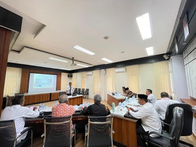 Bupati Aceh Besar H Muharram Idris (Syech Muharram), bersama Wakil Bupati Aceh Besar Drs H Syukri A Jalil meninjau hari terakhir seleksi JPT Pratama, di Aula PDAM Tirta Mountala Aceh Besar, Lambaro, Kecamatan Ingin Jaya, Aceh Besar, Rabu (29/7/2026). Bupati Aceh Besar H Muharram Idris (Syech Muharram), bersama Wakil Bupati Aceh Besar Drs H Syukri A Jalil meninjau hari terakhir seleksi JPT Pratama, di Aula PDAM Tirta Mountala Aceh Besar, Lambaro, Kecamatan Ingin Jaya, Aceh Besar, Rabu (29/7/2026).