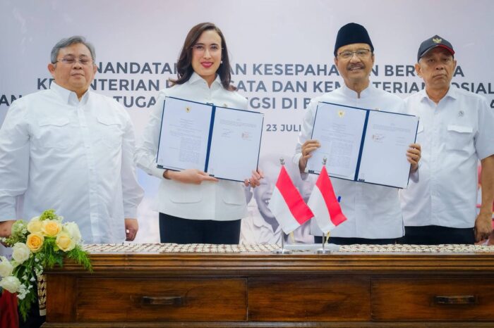 Menteri Pariwisata Widiyanti Putri Wardhana bersama Menteri Sosial Saifullah Yusuf menandatangani Kesepahaman Bersama program Sekolah Rakyat di Kampus Dayeuhkolot Politeknik Pariwisata NHI Bandung, Jawa Barat, Kamis (23/7/2026). Foto: Dok. Kemenpar Menteri Pariwisata Widiyanti Putri Wardhana bersama Menteri Sosial Saifullah Yusuf menandatangani Kesepahaman Bersama program Sekolah Rakyat di Kampus Dayeuhkolot Politeknik Pariwisata NHI Bandung, Jawa Barat, Kamis (23/7/2026). Foto: Dok. Kemenpar