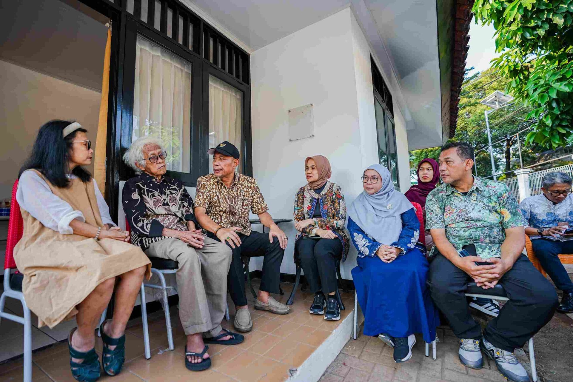 Sambangi Anak Sayuti Melik, Wamensos Pastikan Kebutuhan Terpenuhi