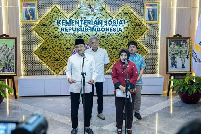 Menteri Sosial Saifullah Yusuf dan Kepala Badan Pusat Statistik (BPS) Amalia Adininggar Widyasanti saat melakukan konferensi pers di Kantor Kementerian Sosial, Jakarta, Rabu (8/7/2026). Foto: Kemensos Menteri Sosial Saifullah Yusuf dan Kepala Badan Pusat Statistik (BPS) Amalia Adininggar Widyasanti saat melakukan konferensi pers di Kantor Kementerian Sosial, Jakarta, Rabu (8/7/2026). Foto: Kemensos