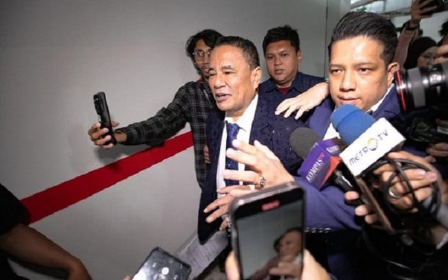 Pengacara Hotman Paris Hutapea tiba di Gedung Bundar, Kejaksaan Agung, Jakarta, Jumat (17/7/2026).