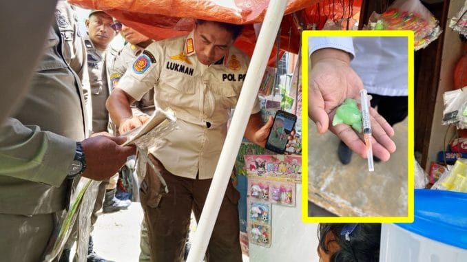Satpol PP dan WH Banda Aceh Sita Mainan Berjarum Suntik Medis yang Dijual di Sekitar Sekolah