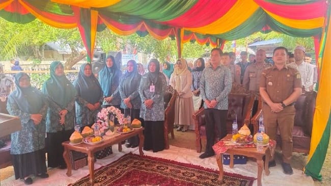 Camat Darul Kamal Husaini S.Pd.I menghadiri Lomba dan Penilaian Gammawar Tingkat Kabupaten Aceh Besar Tahun 2026 di Gampong Teubaluy, Kecamatan Darul Kamal, Senin (13/7/2026). FOTO/ MC ACEH BESAR