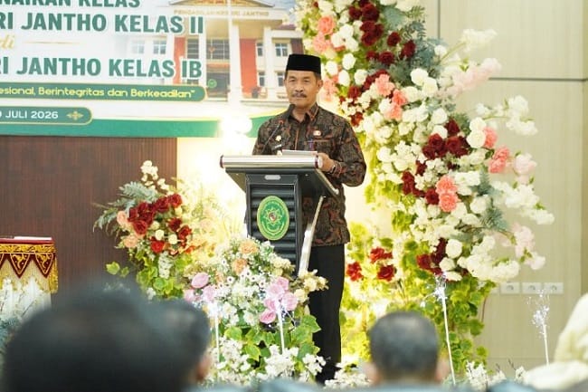 Wakil Bupati Aceh Besar Drs H Syukri menghadiri peresmian Kenaikan Kelas Pengadilan Negeri Jantho dari Kelas II menjadi Pengadilan Negeri Jantho Kelas IB di kompleks Pengadilan Negeri Jantho, Kamis (9/6/2026). FOTO/ MC ACEH BESAR