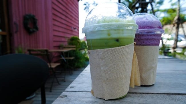Ube matcha latte yang sedang viral juga punya kandungan bermanfaat. Foto: Getty Images/iStockphoto/waaruchch Ube matcha latte yang sedang viral juga punya kandungan bermanfaat. Foto: Getty Images/iStockphoto/waaruchch
