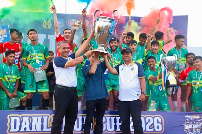 Kapolda Aceh, Irjen Pol. Ruddi Setiawan, S.I.K., S.H., M.H., menghadiri pertandingan Final Danlanud Cup III Tahun 2026 yang digelar di Lapangan Mako Lanud Sultan Iskandar Muda, Blang Bintang, Kabupaten Aceh Besar, Minggu (2/8/2026). Kapolda Aceh, Irjen Pol. Ruddi Setiawan, S.I.K., S.H., M.H., menghadiri pertandingan Final Danlanud Cup III Tahun 2026 yang digelar di Lapangan Mako Lanud Sultan Iskandar Muda, Blang Bintang, Kabupaten Aceh Besar, Minggu (2/8/2026).
