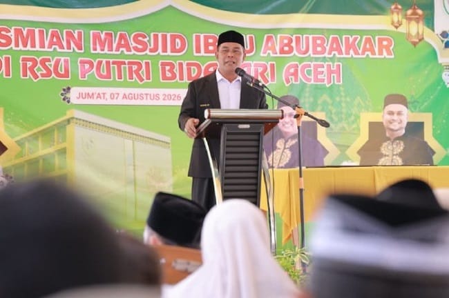 Bupati Aceh Besar H. Muharram Idris memberikan sambutan pada peresmian Masjid Ibnu Abu Bakar yang berada di lingkungan RSU Putri Bidadari Aceh, Kecamatan Darul Imarah, Kabupaten Aceh Besar, Jumat (7/8/2026). FOTO/ PROKOPIM ACEH BESAR Bupati Aceh Besar H. Muharram Idris memberikan sambutan pada peresmian Masjid Ibnu Abu Bakar yang berada di lingkungan RSU Putri Bidadari Aceh, Kecamatan Darul Imarah, Kabupaten Aceh Besar, Jumat (7/8/2026). FOTO/ PROKOPIM ACEH BESAR