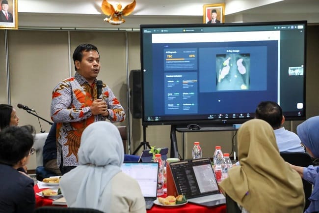 Simulasi Penggunaan TBScreen.AI oleh Peneliti dari Departemen Ilmu Komputer dan Elektronika (DIKE) Fakultas MIPA Universitas Gadjah Mada (UGM) Wahyono.Simulasi Penggunaan TBScreen.AI oleh Peneliti dari Departemen Ilmu Komputer dan Elektronika (DIKE) Fakultas MIPA Universitas Gadjah Mada (UGM) Wahyono.(dok. Istimewa) Simulasi Penggunaan TBScreen.AI oleh Peneliti dari Departemen Ilmu Komputer dan Elektronika (DIKE) Fakultas MIPA Universitas Gadjah Mada (UGM) Wahyono.Simulasi Penggunaan TBScreen.AI oleh Peneliti dari Departemen Ilmu Komputer dan Elektronika (DIKE) Fakultas MIPA Universitas Gadjah Mada (UGM) Wahyono.(dok. Istimewa)