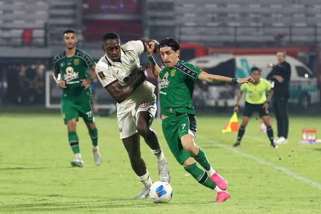 Duel Francisco Rivera dan Matheus Blade pada laga Persebaya Vs Arema FC di Semifinal Piala Presiden 2026 di Stadion Kapten I Wayan Dipta, Gianyar, Selasa (4/8/2026) malam WIB.(KOMPAS.com/Suci Rahayu) Duel Francisco Rivera dan Matheus Blade pada laga Persebaya Vs Arema FC di Semifinal Piala Presiden 2026 di Stadion Kapten I Wayan Dipta, Gianyar, Selasa (4/8/2026) malam WIB.(KOMPAS.com/Suci Rahayu)