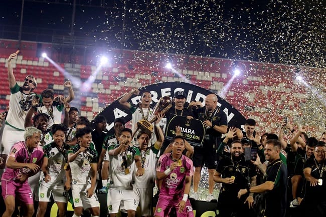 Persebaya Surabaya menjadi juara Piala Presiden 2026 usai mengalahkan Persib Bandung 1-1 (6-5 a.p) di Stadion Kapten I Wayan Dipta, Gianyar, Bali, Kamis (6/8/2026).(KOMPAS.com/Suci Rahayu) Persebaya Surabaya menjadi juara Piala Presiden 2026 usai mengalahkan Persib Bandung 1-1 (6-5 a.p) di Stadion Kapten I Wayan Dipta, Gianyar, Bali, Kamis (6/8/2026).(KOMPAS.com/Suci Rahayu)
