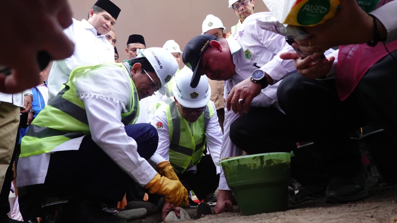 Tunaikan Janji Pascabencana, Menag Letakkan Batu Pertama Pembangunan MIN 5 Pidie Jaya