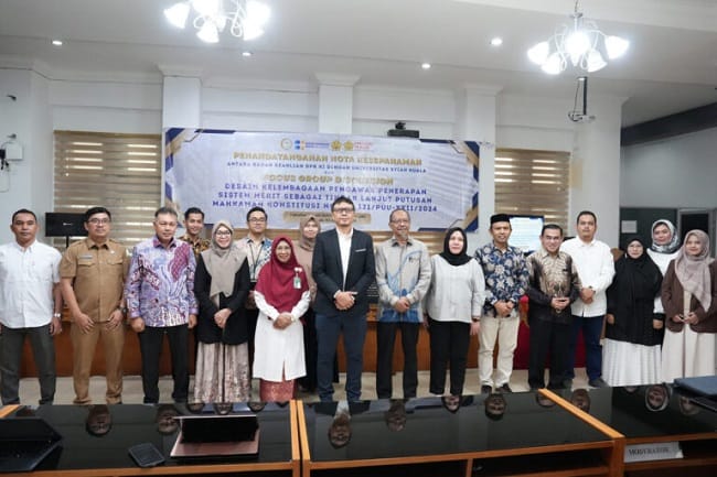 Sinergi Akademik dan Legislasi: Universitas Syiah Kuala (USK) dan Badan Keahlian DPR RI memperkuat kolaborasi melalui penandatanganan MoU dan PKS yang dirangkaikan dengan FGD tentang penguatan pengawasan sistem merit ASN di Aula Fakultas Hukum USK, Banda Aceh, Senin (3/8/2026). Sinergi Akademik dan Legislasi: Universitas Syiah Kuala (USK) dan Badan Keahlian DPR RI memperkuat kolaborasi melalui penandatanganan MoU dan PKS yang dirangkaikan dengan FGD tentang penguatan pengawasan sistem merit ASN di Aula Fakultas Hukum USK, Banda Aceh, Senin (3/8/2026).