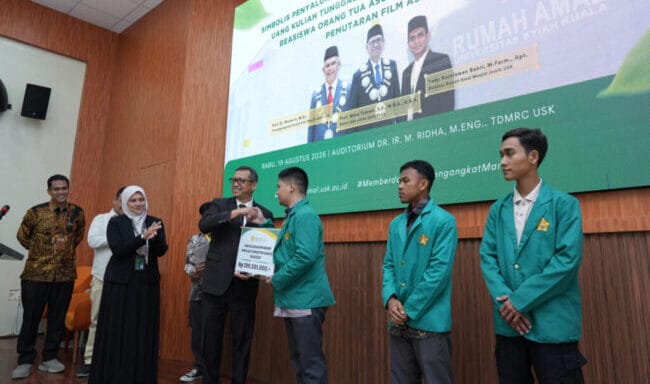 Rumah Amal Masjid Jamik USK Salurkan Beasiswa Rp567 Juta untuk Mahasiswa Foto: Dok. USK