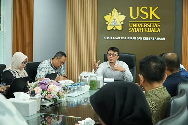 Universitas Syiah Kuala (USK) bersama Badan Riset dan Inovasi Nasional (BRIN) memperkuat kolaborasi dalam pengembangan kapasitas peneliti dan riset yang berorientasi pada kebutuhan pembangunan daerah di Aceh. Universitas Syiah Kuala (USK) bersama Badan Riset dan Inovasi Nasional (BRIN) memperkuat kolaborasi dalam pengembangan kapasitas peneliti dan riset yang berorientasi pada kebutuhan pembangunan daerah di Aceh.