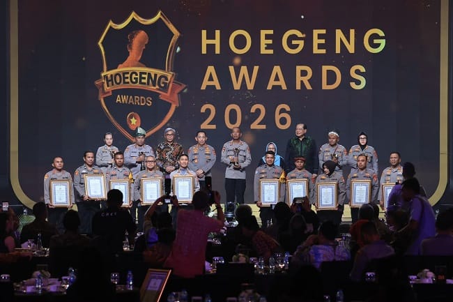 Kapolda Aceh Irjen Pol. Ruddi Setiawan, S.I.K., S.H., M.H., bersama Wakapolda Aceh Brigjen Pol. Ari Wahyu Widodo, S.I.K., Irwasda Polda Aceh Kombes Pol. Iskandar ZA, S.I.K., M.H., serta para Pejabat Utama (PJU) Polda Aceh mengikuti kegiatan nonton bersama (nobar) Malam Penganugerahan Hoegeng Awards 2026 di Meuligoe Polda Aceh, Jumat (31/7/2026). IST Kapolda Aceh Irjen Pol. Ruddi Setiawan, S.I.K., S.H., M.H., bersama Wakapolda Aceh Brigjen Pol. Ari Wahyu Widodo, S.I.K., Irwasda Polda Aceh Kombes Pol. Iskandar ZA, S.I.K., M.H., serta para Pejabat Utama (PJU) Polda Aceh mengikuti kegiatan nonton bersama (nobar) Malam Penganugerahan Hoegeng Awards 2026 di Meuligoe Polda Aceh, Jumat (31/7/2026). IST
