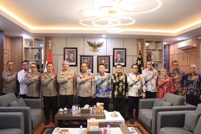 Kapolda Aceh Irjen Pol. Ruddi Setiawan, S.I.K., S.H., M.H. menerima kunjungan jajaran PT PLN (Persero) UIP Sumatera Bagian Utara di Ruang Kerja Kapolda Aceh, Selasa (4/8/2026). Dok | Foto Ist. Kapolda Aceh Irjen Pol. Ruddi Setiawan, S.I.K., S.H., M.H. menerima kunjungan jajaran PT PLN (Persero) UIP Sumatera Bagian Utara di Ruang Kerja Kapolda Aceh, Selasa (4/8/2026). Dok | Foto Ist.