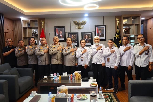 Kapolda Aceh Irjen Pol. Ruddi Setiawan, S.I.K., S.H., M.H., menerima kunjungan silaturahmi dari Badan Pengawasan Keuangan dan Pembangunan (BPKP) Perwakilan Aceh di Ruang Kerja Kapolda Aceh, Mapolda Aceh, Selasa (4/8/2026). Kapolda Aceh Irjen Pol. Ruddi Setiawan, S.I.K., S.H., M.H., menerima kunjungan silaturahmi dari Badan Pengawasan Keuangan dan Pembangunan (BPKP) Perwakilan Aceh di Ruang Kerja Kapolda Aceh, Mapolda Aceh, Selasa (4/8/2026).