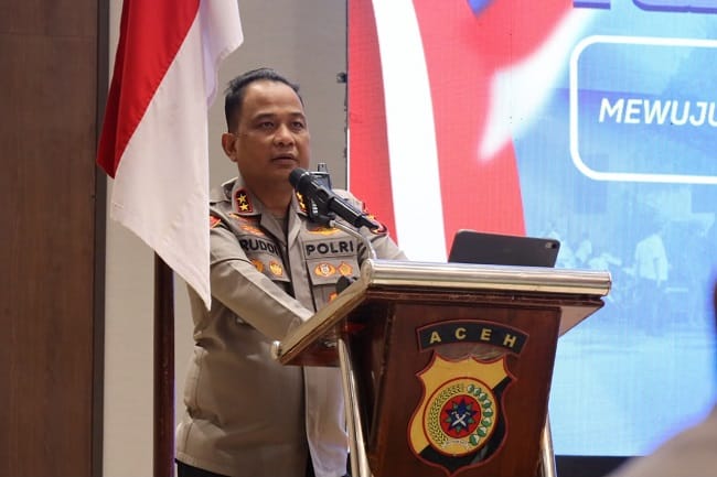 Kapolda Aceh Irjen Pol. Ruddi Setiawan memberikan sambutan sekaligus membuka Rakernis Fungsi SDM Polda Aceh Tahun Anggaran 2026 di Banda Aceh, Rabu (5/8/2026). Kapolda Aceh Irjen Pol. Ruddi Setiawan memberikan sambutan sekaligus membuka Rakernis Fungsi SDM Polda Aceh Tahun Anggaran 2026 di Banda Aceh, Rabu (5/8/2026).