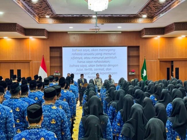 Proses pelantikan CPNS menjadi PNS di lingkungan Pemerintah Aceh. Foto: Humas Aceh