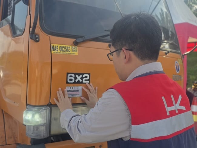 Foto : Hutama Karya (Persero) memperketat pengawasan terhadap kendaraan Over Dimension Over Loading (ODOL) di ruas-ruas tol yang dikelolanya sebagai bentuk dukungan terhadap Gerakan Nasional Zero ODOL melalui kampanye SETUJU (Selamat Sampai Tujuan). Foto : Hutama Karya (Persero) memperketat pengawasan terhadap kendaraan Over Dimension Over Loading (ODOL) di ruas-ruas tol yang dikelolanya sebagai bentuk dukungan terhadap Gerakan Nasional Zero ODOL melalui kampanye SETUJU (Selamat Sampai Tujuan).