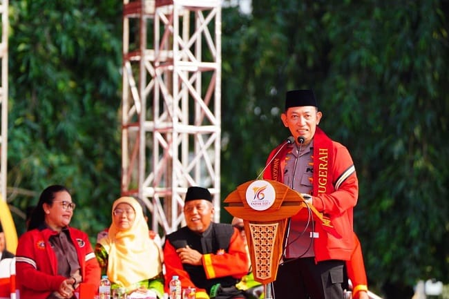 Keterangan foto: Kapolri menyampaikan sambutan pada Apel Pembukaan Muktamar XVI Tapak Suci Putera Muhammadiyah di Lapangan Pancasila Simpang Lima, Semarang, Sabtu (8/8/2026). Keterangan foto: Kapolri menyampaikan sambutan pada Apel Pembukaan Muktamar XVI Tapak Suci Putera Muhammadiyah di Lapangan Pancasila Simpang Lima, Semarang, Sabtu (8/8/2026).