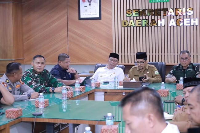 Bupati Aceh Besar H. Muharram Idris (Syech Muharram) mengikuti Rapat Persiapan Hari Damai Aceh ke-21 di Ruang Rapat Setda Aceh, Senin (10/8/2026). FOTO/ MC ACEH BESAR Bupati Aceh Besar H. Muharram Idris (Syech Muharram) mengikuti Rapat Persiapan Hari Damai Aceh ke-21 di Ruang Rapat Setda Aceh, Senin (10/8/2026). FOTO/ MC ACEH BESAR