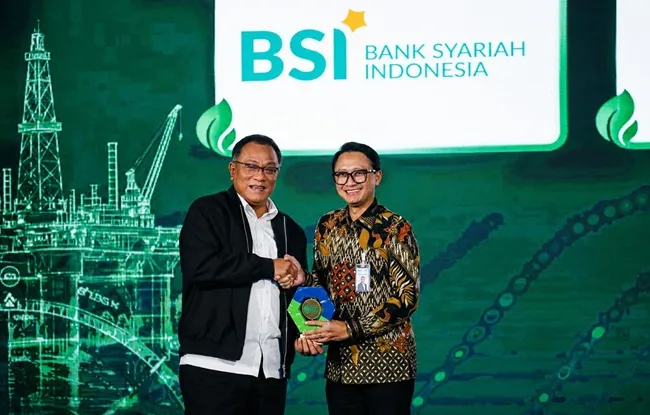 BSI meraih penghargaan Anugerah Environment, Social and Governance (ESG) yang diterima oleh SVP Enviromental Social Governance BSI Muhammad S Habiby di Jakarta, Selasa (11/8/2026). FOTO/Humas BSI BSI meraih penghargaan Anugerah Environment, Social and Governance (ESG) yang diterima oleh SVP Enviromental Social Governance BSI Muhammad S Habiby di Jakarta, Selasa (11/8/2026). FOTO/Humas BSI