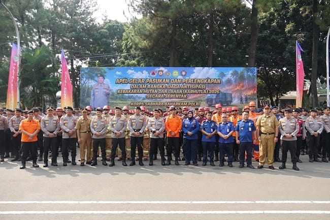 Personel gabungan Polri, TNI, Basarnas, BPBD, Damkar, dan unsur terkait mengikuti Apel Gelar Pasukan dalam rangka kesiapsiagaan penanganan Kebakaran Hutan dan Lahan (Karhutla) Tahun Anggaran 2026 di Lapangan Apel Korps Sabhara Baharkam Polri, Jakarta, Selasa (11/8/2026). Personel gabungan Polri, TNI, Basarnas, BPBD, Damkar, dan unsur terkait mengikuti Apel Gelar Pasukan dalam rangka kesiapsiagaan penanganan Kebakaran Hutan dan Lahan (Karhutla) Tahun Anggaran 2026 di Lapangan Apel Korps Sabhara Baharkam Polri, Jakarta, Selasa (11/8/2026).