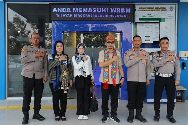 Personel Polres Kotawaringin Barat (Kobar) bersama Tim Kompolnas dan tamu undangan berfoto bersama usai kegiatan visitasi dan penilaian Kompolnas Awards 2026 di Mapolres Kobar, Pangkalan Bun, Rabu (12/8/2026). Personel Polres Kotawaringin Barat (Kobar) bersama Tim Kompolnas dan tamu undangan berfoto bersama usai kegiatan visitasi dan penilaian Kompolnas Awards 2026 di Mapolres Kobar, Pangkalan Bun, Rabu (12/8/2026).