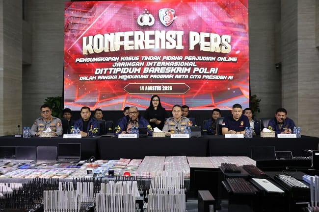 Bareskrim Polri Ungkap Jaringan Judi Online Internasional, Transaksi Capai Rp890 Miliar. Bareskrim Polri Ungkap Jaringan Judi Online Internasional, Transaksi Capai Rp890 Miliar.