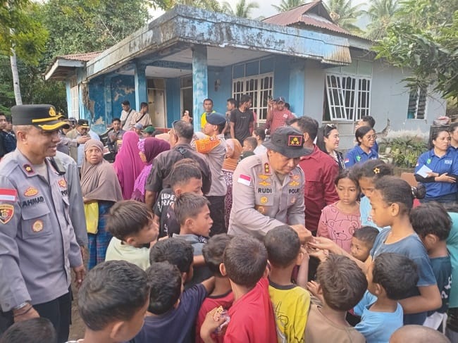 Operasi kemanusiaan Polri di Nusa Tenggara Timur (NTT) terus bergerak. Pasukan Korps Brimob yang diberangkatkan dari Bandara Soekarno-Hatta pada Sabtu (15/8/2026) malam kini telah berada di wilayah terdampak dan bergerak menuju lokasi bencana untuk memperkuat operasi penyelamatan dan kemanusiaan. Foto/Istimewa Operasi kemanusiaan Polri di Nusa Tenggara Timur (NTT) terus bergerak. Pasukan Korps Brimob yang diberangkatkan dari Bandara Soekarno-Hatta pada Sabtu (15/8/2026) malam kini telah berada di wilayah terdampak dan bergerak menuju lokasi bencana untuk memperkuat operasi penyelamatan dan kemanusiaan. Foto/Istimewa