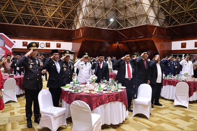 Kapolda Aceh Irjen Pol. Ruddi Setiawan menghadiri rangkaian peringatan HUT ke-81 Kemerdekaan RI bersama unsur Forkopimda Aceh di Anjong Mon Mata, Senin (17/8/2026). Foto: Dok. Istimewa Kapolda Aceh Irjen Pol. Ruddi Setiawan menghadiri rangkaian peringatan HUT ke-81 Kemerdekaan RI bersama unsur Forkopimda Aceh di Anjong Mon Mata, Senin (17/8/2026). Foto: Dok. Istimewa