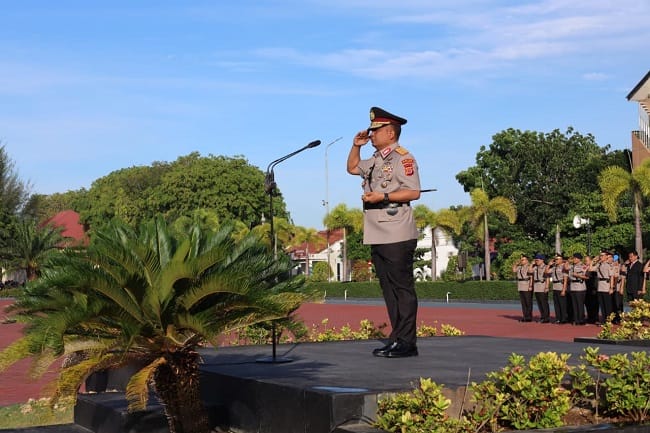 Kapolda Aceh Irjen Pol. Ruddi Setiawan, S.I.K., S.H., M.H., memimpin upacara peringatan Hari Juang Polri 2026 di Lapangan Polda Aceh, Banda Aceh, Jumat (21/8/2026).