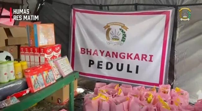 Bhayangkari Peduli, Berikan Bantuan dan Trauma Healing bagi Warga Terdampak Gempa di Manggarai Timur, Kamis, (20/08/2026). Bhayangkari Peduli, Berikan Bantuan dan Trauma Healing bagi Warga Terdampak Gempa di Manggarai Timur, Kamis, (20/08/2026).